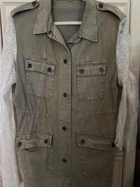 Gimmicks/BKE Olive Utility Military Jacket White Floral Lace Sleeves Boho sz Lg